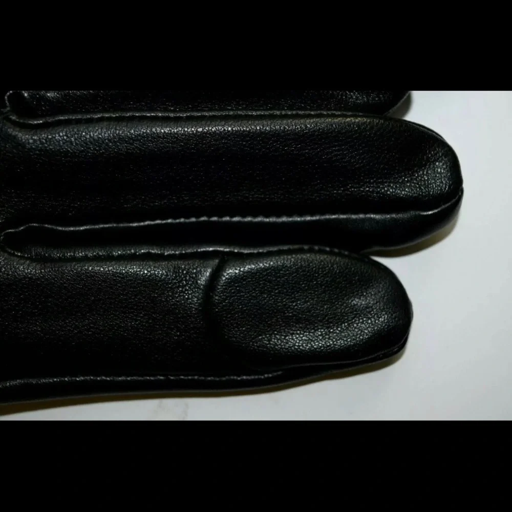 NWT Michael Kors Lambskin Leather Logo Touch Screen Gloves Black Buttery soft M